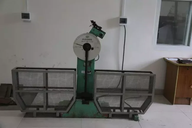 Charpy impact test machine